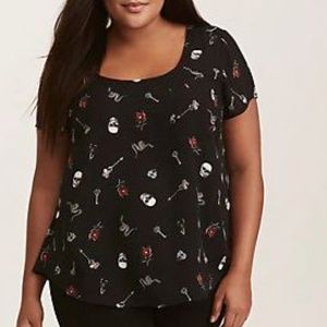 Torrid sz0 skull key floral button back blouse